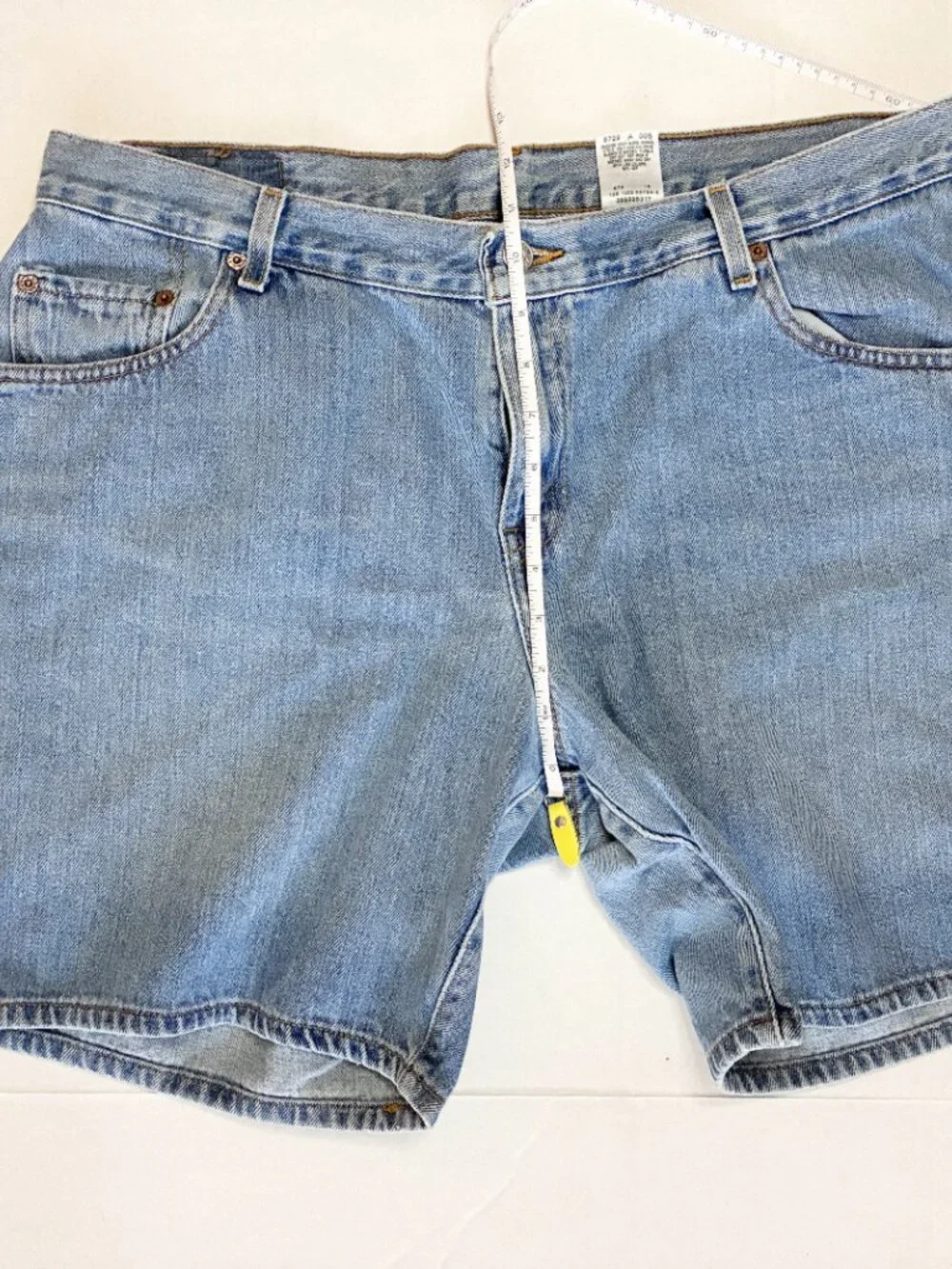 Levi's 550 Relaxed Fit Denim Y2K Mom Shorts - Medium Wash Blue - Size 16